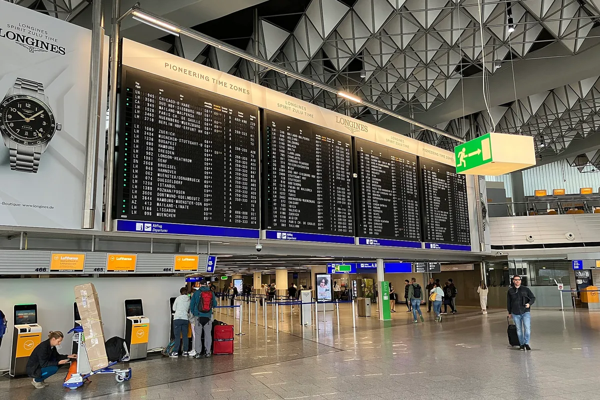 Departures board, Flughafen, Frankfurt am Main, July 2023