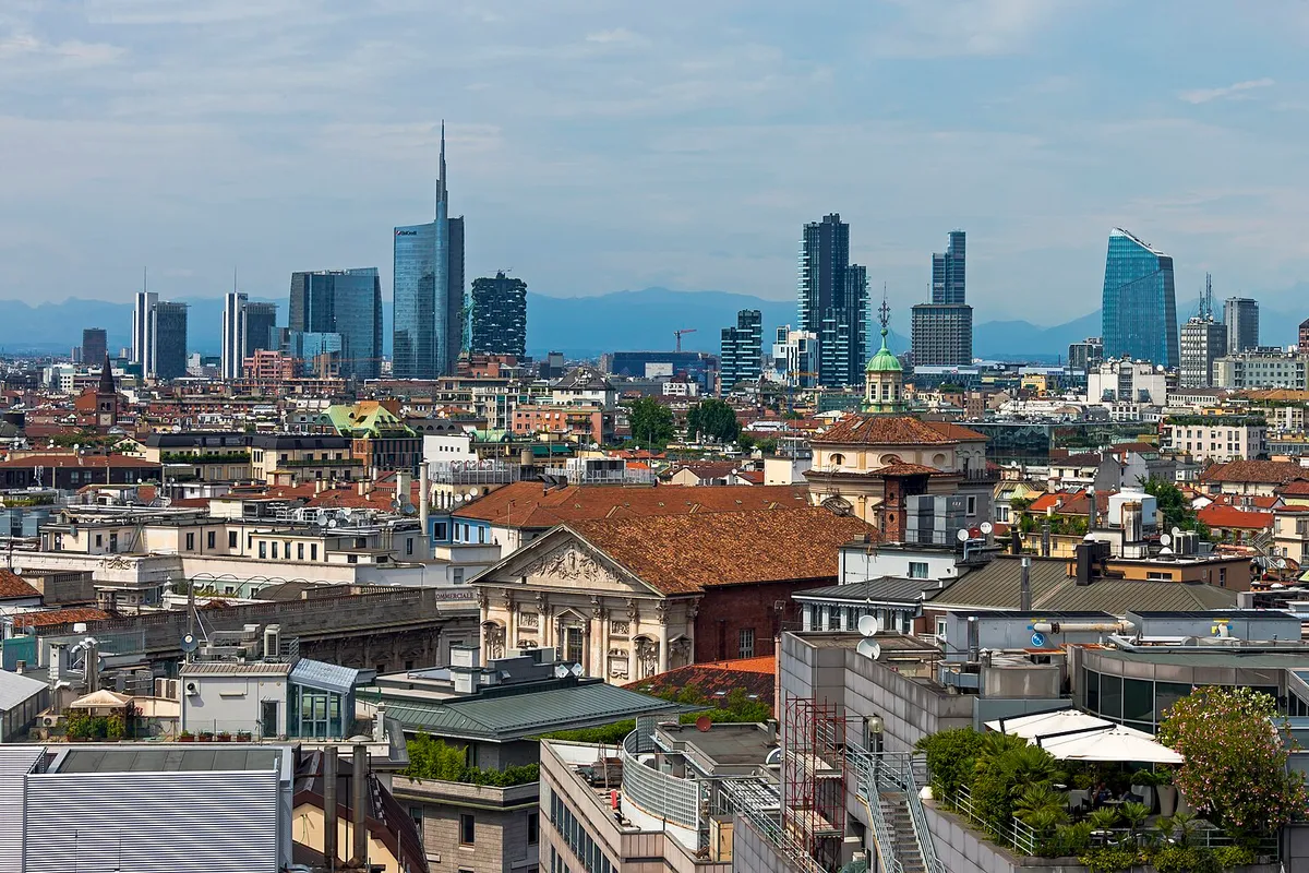 Full Milan skyline from Duomo roof