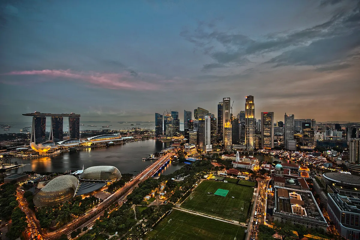 1 singapore city skyline dusk panorama 2011