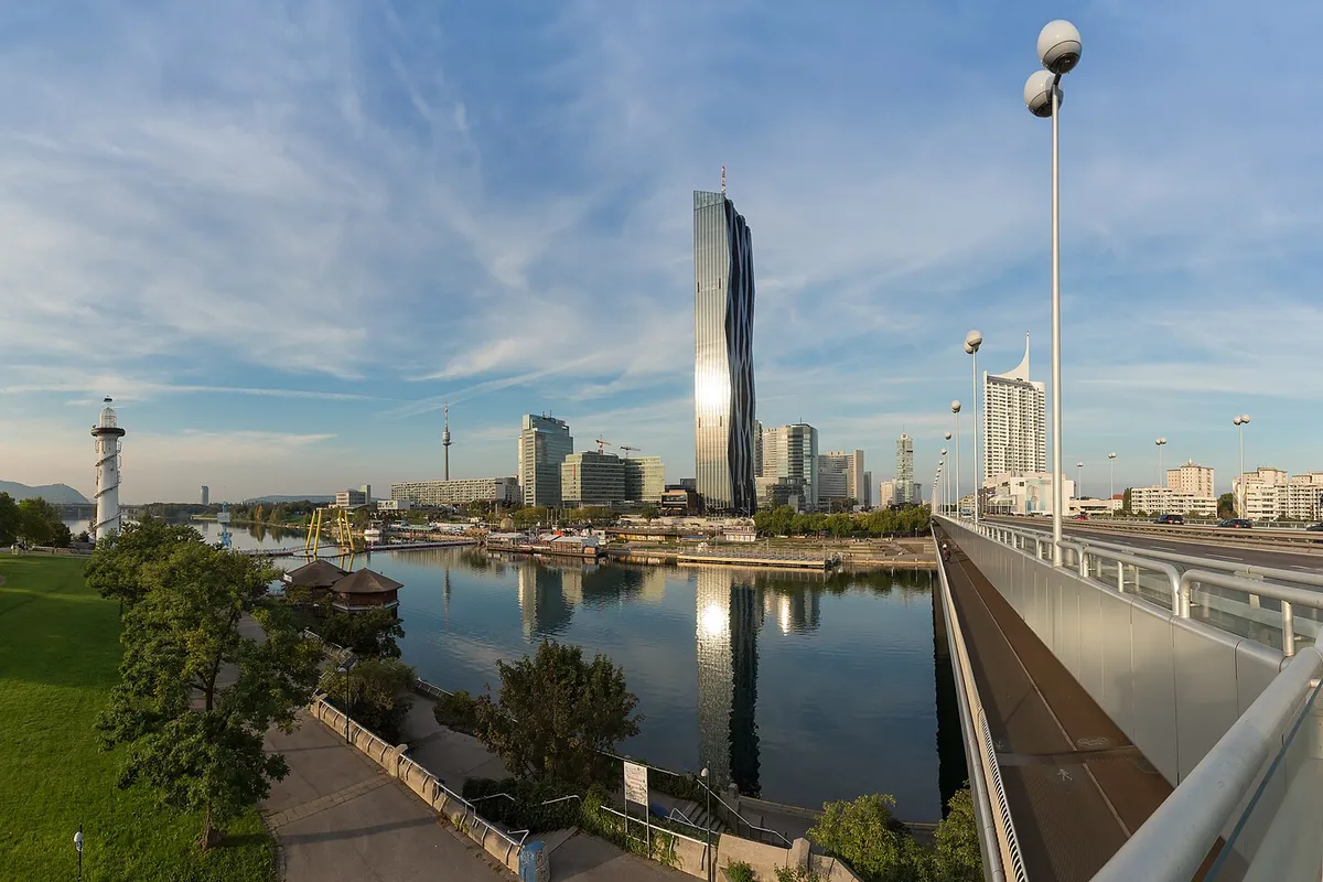 2014-09-29 - Reichsbrücke-Donau City-Sunken City