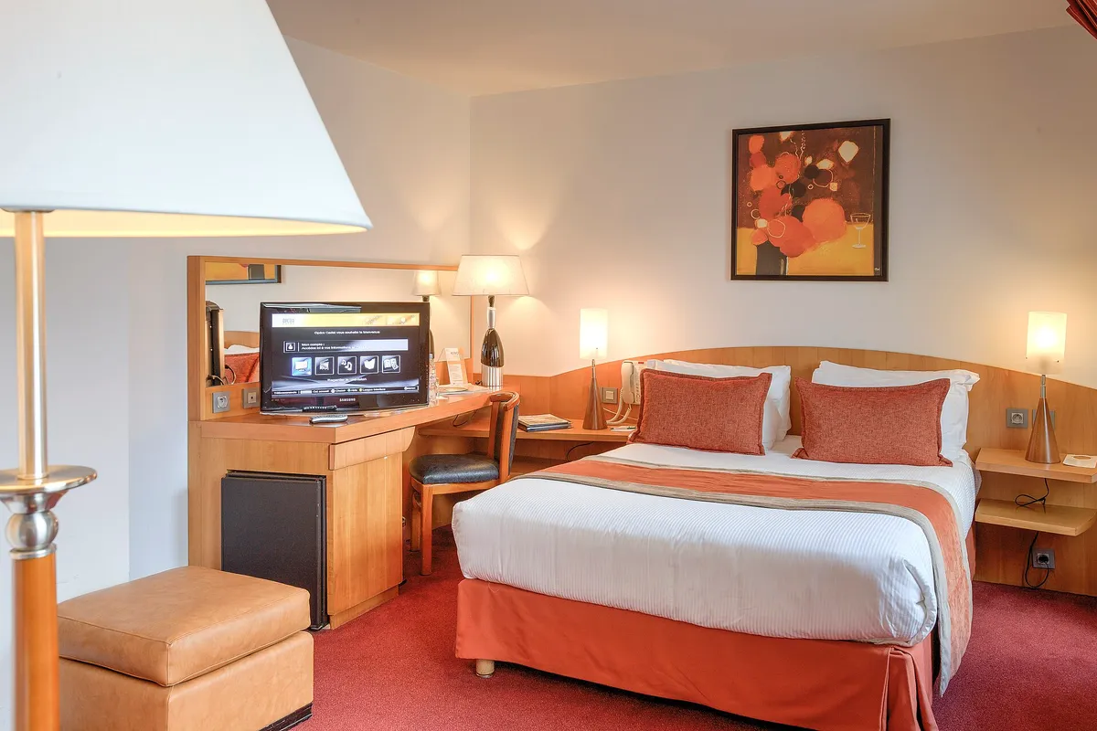 Room for suite - Paris Opera Cadet Hotel