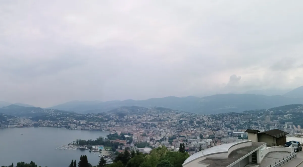 CHE — TI — Bezirk Lugano — Stadt Lugano — Sentiero trona 54 (view of Lugano and its lake · pano) — 2024-05-14 Mattes
