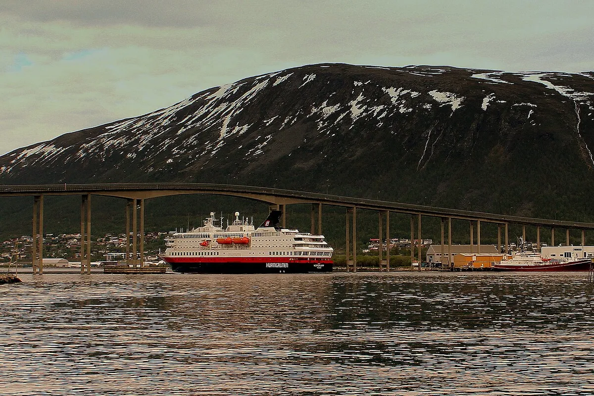 TROMSO HARBOUR NORWAY JUNE 2014 (15809914138)