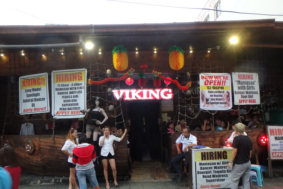 Viking gogo bar, Walking Street, Balibago, Angeles City (43129950491)