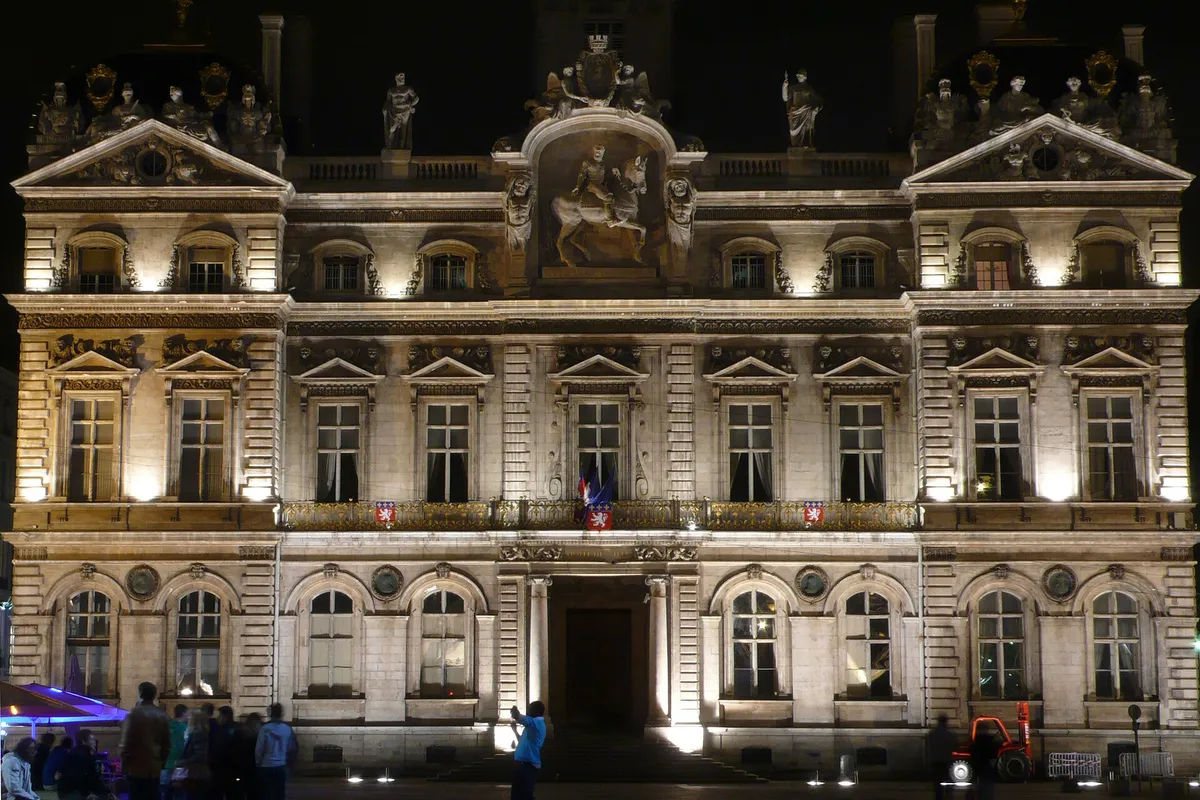 Terreaux Hoteldeville Lyon bynight