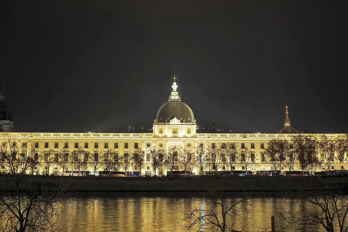 Hotel-dieu-nuit