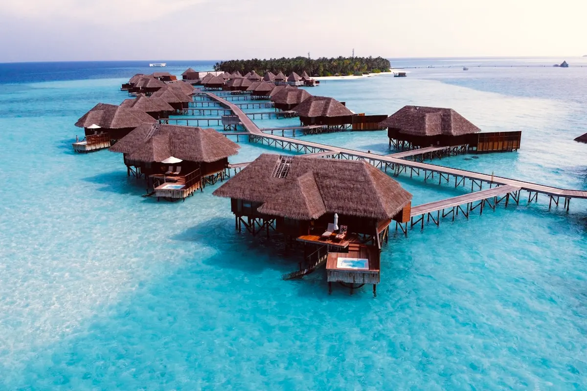 Overwater-Villa oder Strandvilla: die Wahl, bei der Fotos nicht helfen