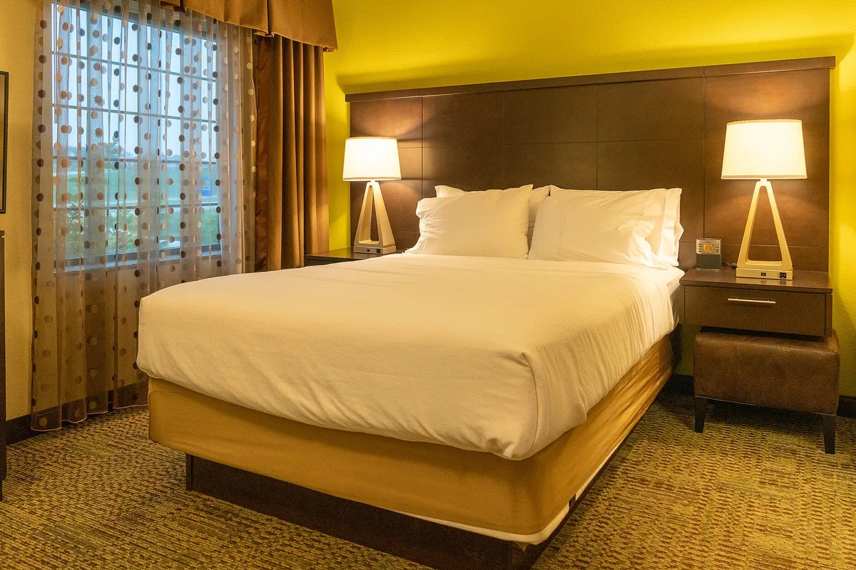 Staybridge Suites Hotel Room Bed - Eau Claire, Wisconsin (48651011701)